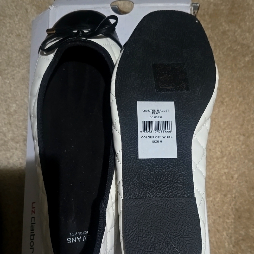 Evans Women's Quilted Ballet Flats - Black and White